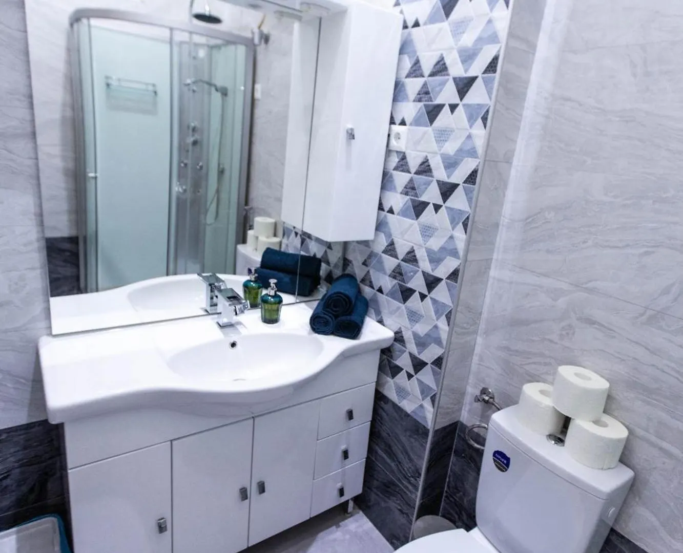 Diamond Lux Apartment - 5 Rooms, 2 Bathrooms Budapeste 0*,  Hungria